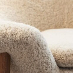 Warm Nordic Fried Egg Left Armchair Sheepskin Moonlight 11 Warm Nordic Fried Egg Left Armchair Sheepskin Moonlight -ferm LIVING || MONTANA Shop 2201047 warmnordic friedegg moonlightwhite closeup 01 p