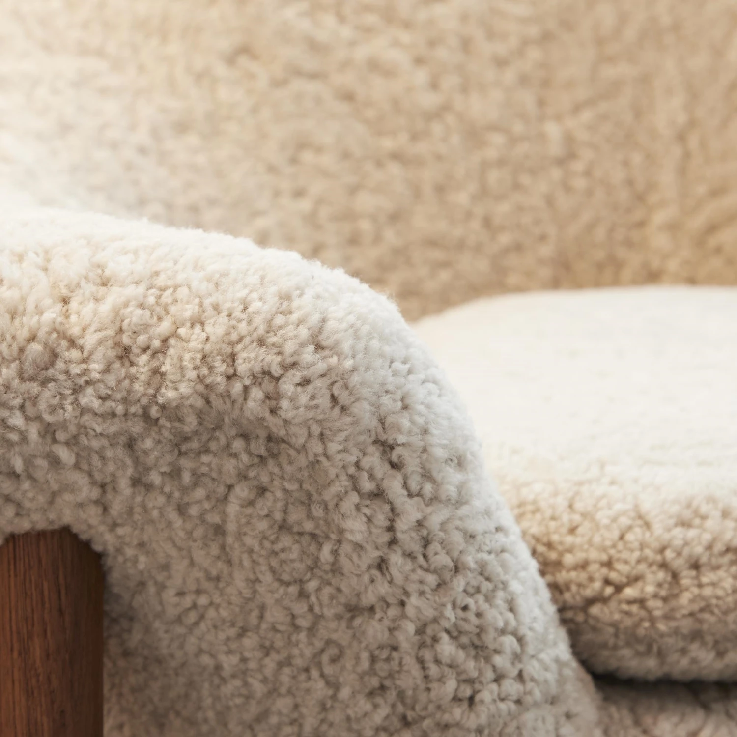 Warm Nordic Fried Egg Left Armchair Sheepskin Moonlight 5 Warm Nordic Fried Egg Left Armchair Sheepskin Moonlight - Image 3