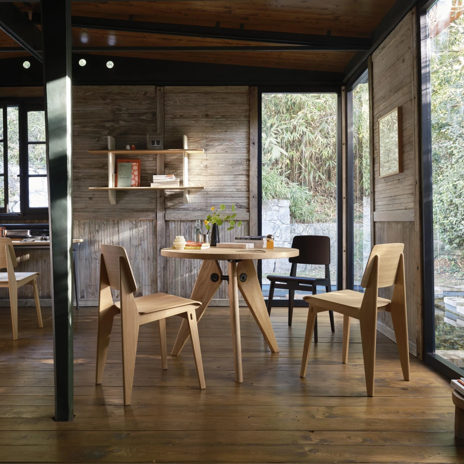 Vitra Rayonnage Mural Shelving Prouvé Blanc Colombe/Oak 6 Vitra Rayonnage Mural Shelving Prouvé Blanc Colombe/Oak - Image 4