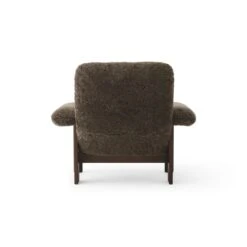 Audo Brasilia Armchair Dark Oak/Sheepskin Root 7 Audo Brasilia Armchair Dark Oak/Sheepskin Root -ferm LIVING || MONTANA Shop 8054002 001804zz brasili lounge chair dark stained oak sheepskin root back p