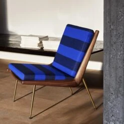 &Tradition Boomerang HM1 Armchair White Oiled Oak/Karakorum 003 13 &Tradition Boomerang HM1 Armchair White Oiled Oak/Karakorum 003 -ferm LIVING || MONTANA Shop atd retail 2021 boomerang hm1 p