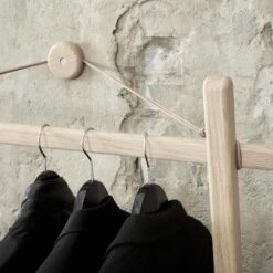 Andersen Furniture Clothes Rack Ash Wood -ferm LIVING || MONTANA Shop clothes rack oak detail p