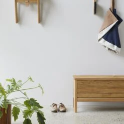 Form & Refine A Line Bench 111 Cm Oak -ferm LIVING || MONTANA Shop f r a line storage bench angle stool entrance p