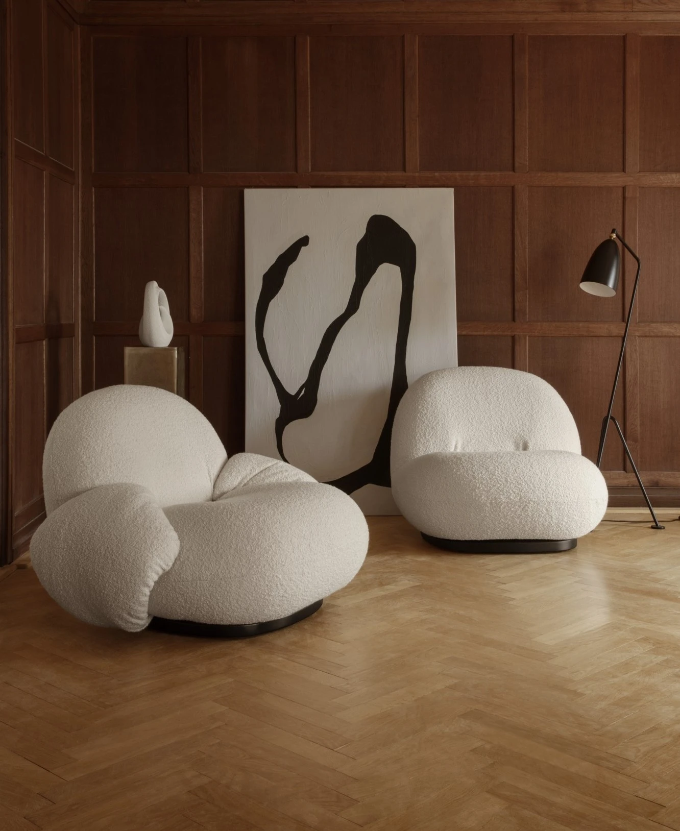 GUBI Pacha Armchair W. Armrests And Swivel Karakorum 001/Black 6 GUBI Pacha Armchair W. Armrests And Swivel Karakorum 001/Black - Image 4