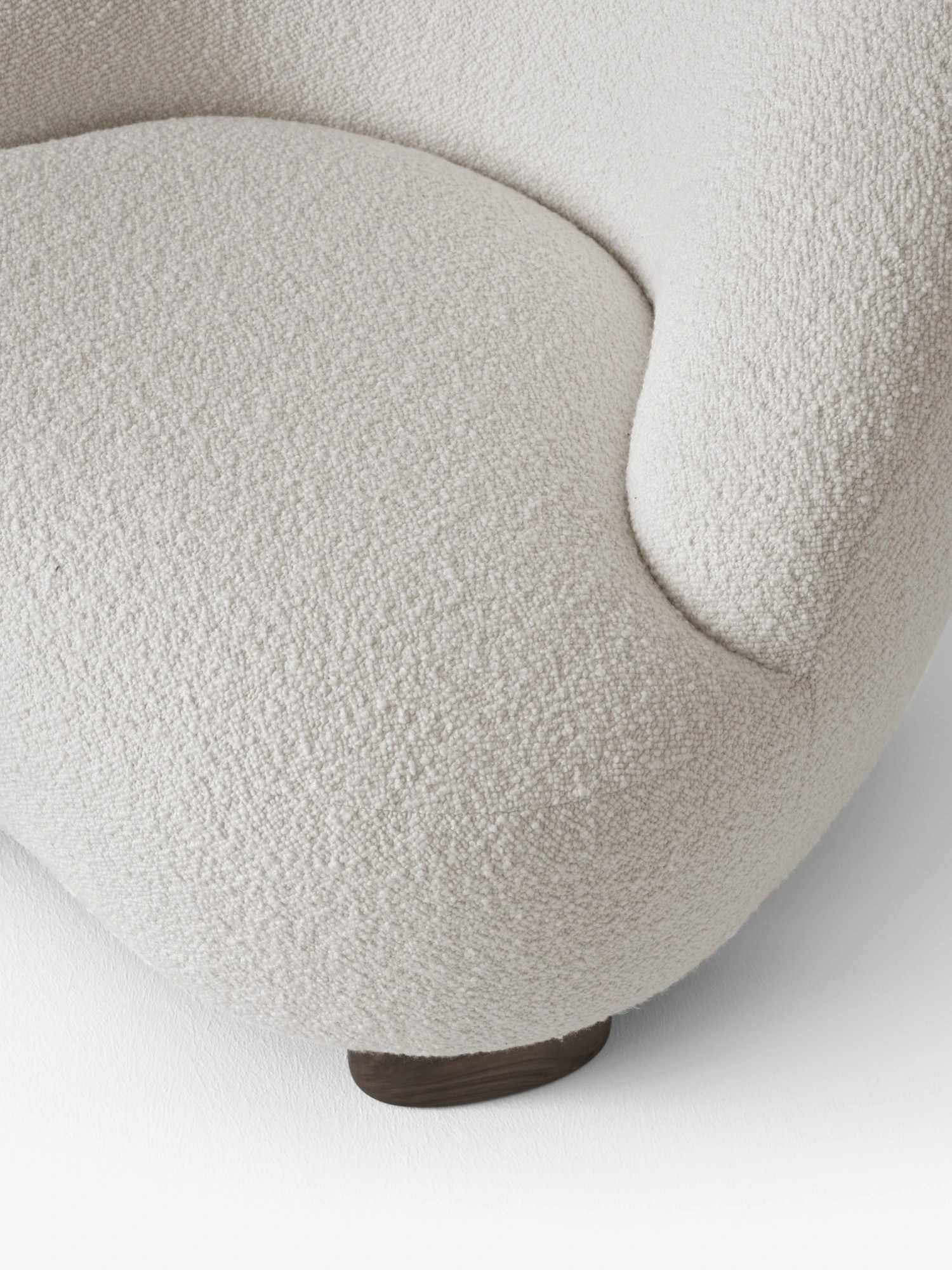 &Tradition Margas LC1 Armchair Karakorum 001/Oiled Oak 6 &Tradition Margas LC1 Armchair Karakorum 001/Oiled Oak - Image 4