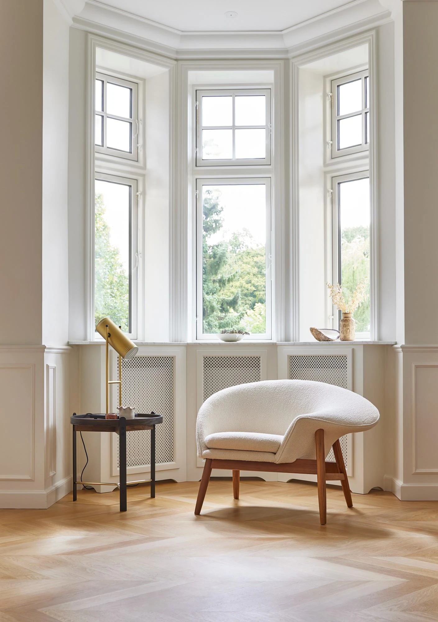 Warm Nordic Fried Egg Left Armchair Sheepskin Moonlight 7 Warm Nordic Fried Egg Left Armchair Sheepskin Moonlight - Image 5